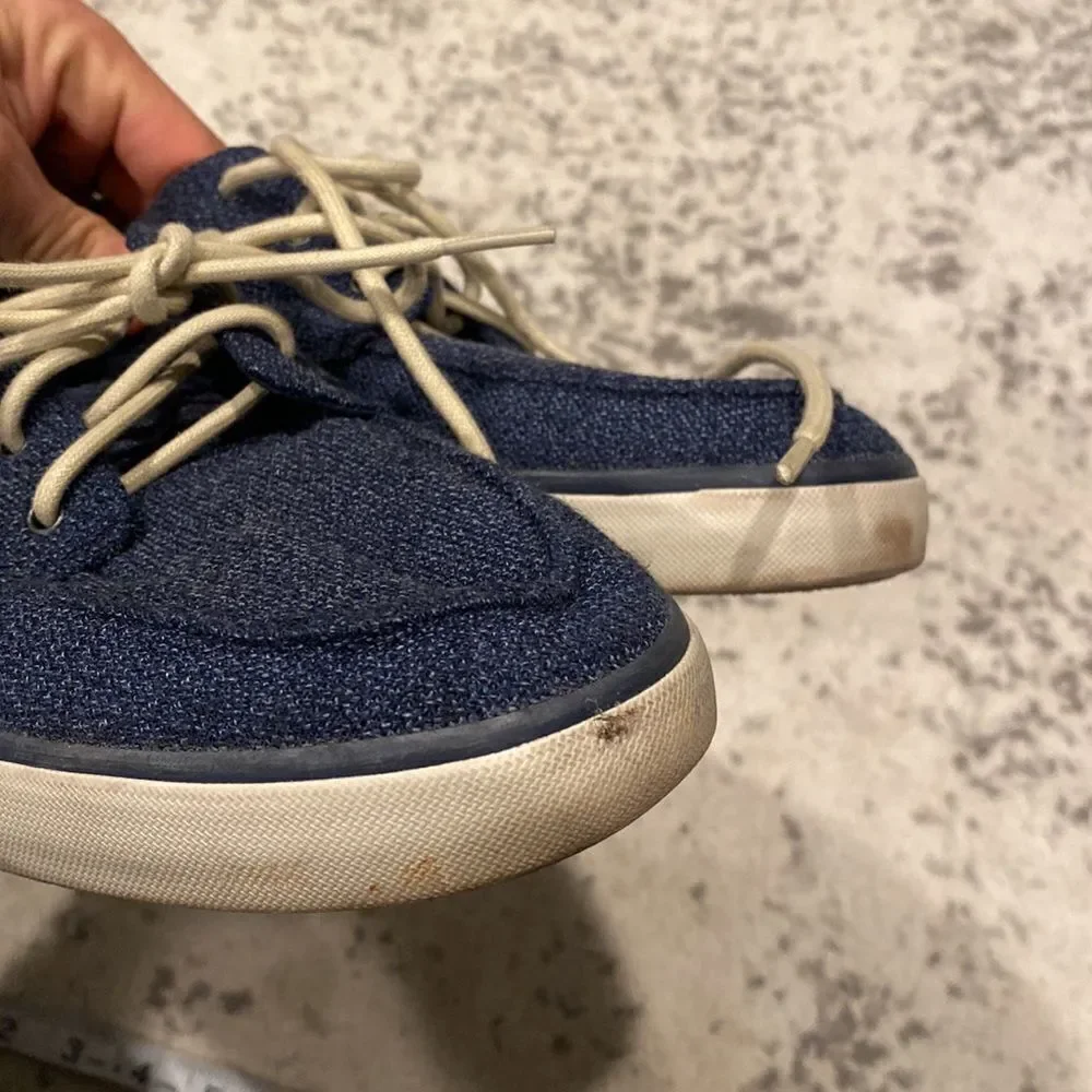 REEF DECKHAND 3 shoes size 10 in EUC navy blue with suede accent  GUC